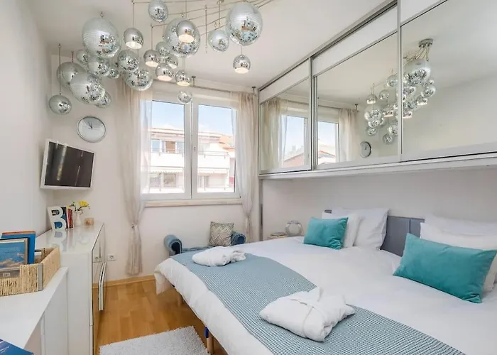 Brilliant Blue Luxury * Split